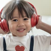 Auch pädagogisch wertvolle Hörspiele für Kinder machen richtig Spaß.
