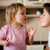 Das Verhalten der Eltern wird von den Kindern nachgeahmt.
