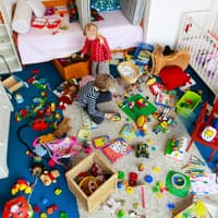 Ab wann Kinder aufräumen können? Wahrscheinlich früher als gedacht.