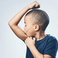 Manche Kinder geben ständig an.