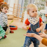 Etwa ein Drittel aller Kinder in Deutschland besuchen eine Kita oder Tagesmutter.