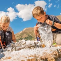 Für Kinder ist das Sammeln von Steinen ein richtiges Abenteuer.