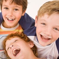 Kinder brauchen Freunde.