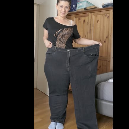 Halbiert! Unsere Gastautorin Jana Crämer passt heute in ein einzelnes Hosenbein ihrer ausrangierten Jeans.