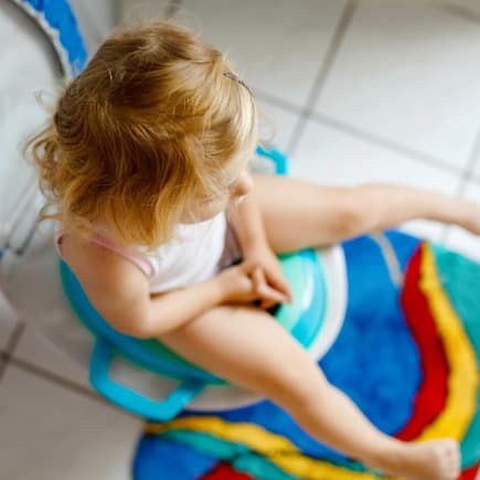 Ein Toilettensitz kann für Kinder sehr hilfreich sein