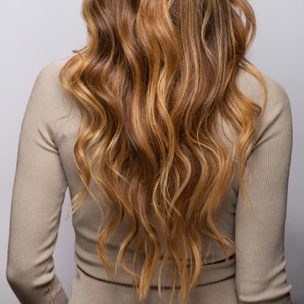 Frau mit Locken