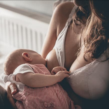 Der Still-BH bietet stillenden Müttern Komfort und Erleichterung.