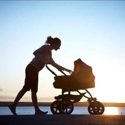 Kinderwagen mit Luftreifen sind perfekt für holprigeres Gelände.