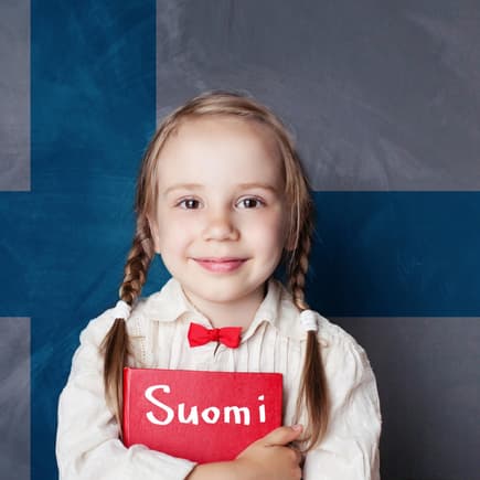 Stolzes, finnisches Schulmädchen.