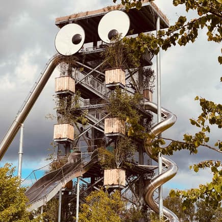 Freifallrutschenturm im Wow-Park in Billund