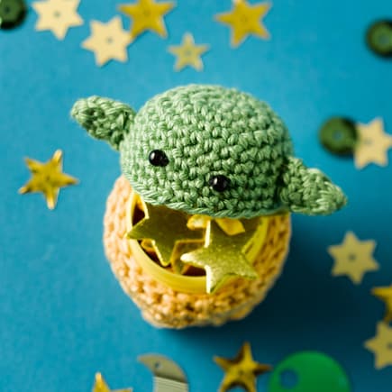 Ü-Ei als Yoda verkleidet.