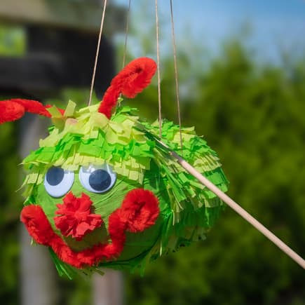 Pinata selber machen: Raupen-Pinata mit Luftballons