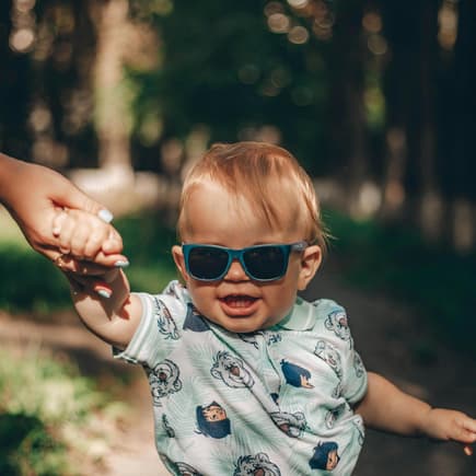 Ab wann brauchen Babys und Kleinkinder eine Sonnenbrille? 