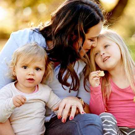 Mutter mit zwei Kindern.