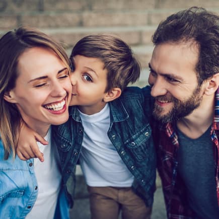 Glückliche Familie mit einem Kind. 