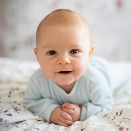 Ein Baby lächelt ... 