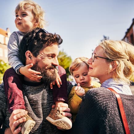 Eine fröhliche Familie
