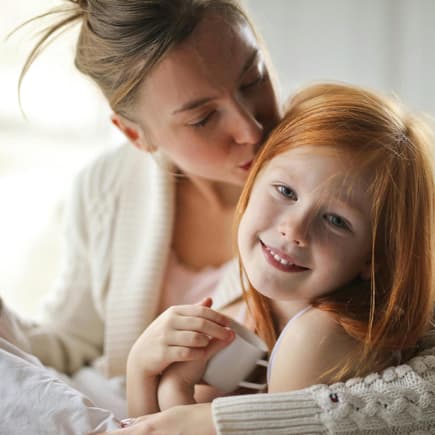 Klettverschluss-Eltern engen ihre Kinder zu sehr ein.