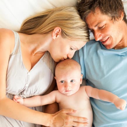 Beim Blick aufs Baby kommt bei Eltern immer wieder die Frage der Vererbung auf.
