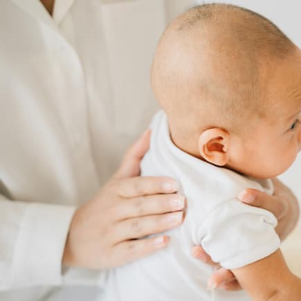 Oft stört die Eltern der Schluckauf der Kleinen mehr als die Babys selbst.