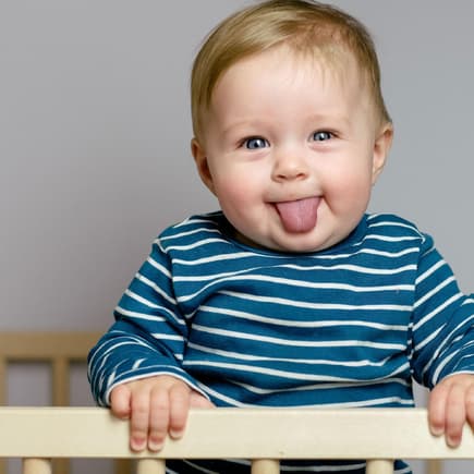Und plötzlich ist das Baby hellwach – auch mitten in der Nacht.