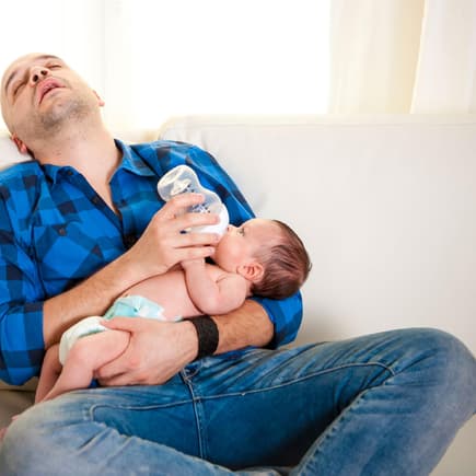 Wenn das Baby nicht schläft, kann das für die Eltern sehr nervenzehrend werden.
