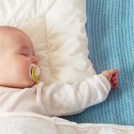 Hat euer Baby Probleme beim Durchschlafen, kann ein Schlafprotokoll helfen.