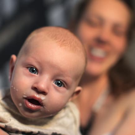 Muttermilch ist gut – und schmeckt offensichtlich lecker.