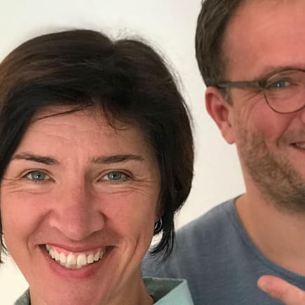 Papa Jochen und  Kinderärztin Claudia geben ihr Wissen im Podcast-Format weiter.