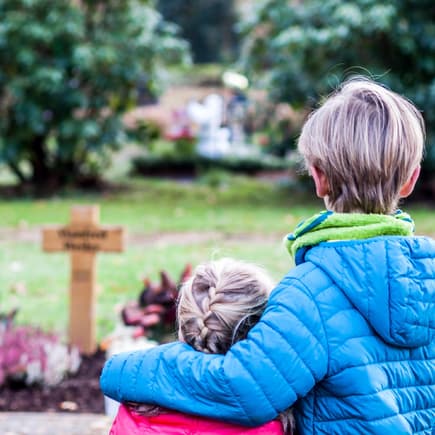 Wie so oft ist es auch beim Thema Tod das Beste, ehrlich mit Kindern zu sprechen.