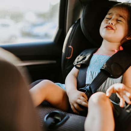 3, 2, 1 – Alarm! Auf längere Autofahrten haben viele Kids einfach gar keinen Bock.