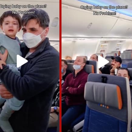 Die Passagiere eines ganzen Flugzeuges singen gemeinsam ein Kinderlied, um zu helfen.