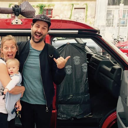 On the road: Fabian mit seiner Freundin Nico und Baby Yanti.