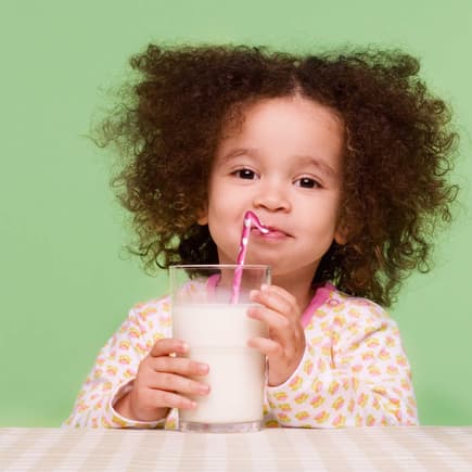 Ein Glas Milch am Morgen ist in vielen Familien leider aus der Mode gekommen.