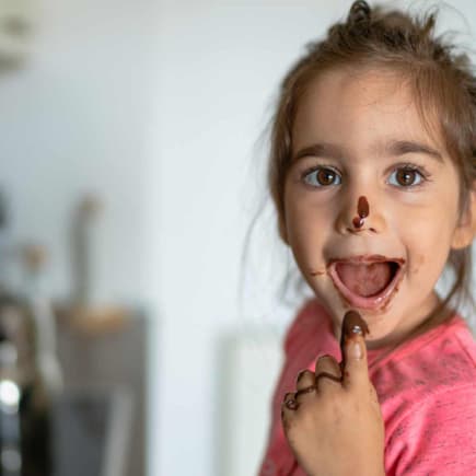 Ab und an ein Löffel Schoko-Creme ist eine leckere Ausnahme, auch schon für die Kleinen. 