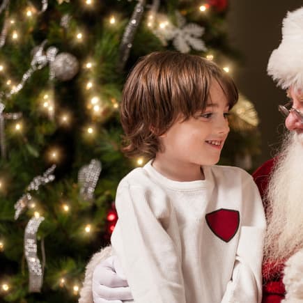 Der Besuch vom Nikolaus ist für Kinder ein aufregender Moment.