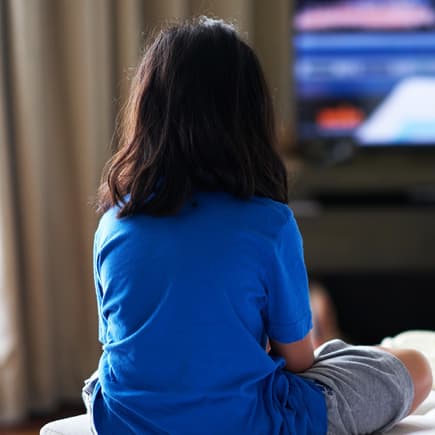 Die allermeisten Kinder lieben fernsehen – es liegt an den Eltern, einen gesunden Umgang zu vermitteln.