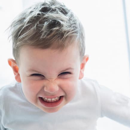 Irgendwann kommt der Zeitpunkt, an dem Kinder großen Gefallen an "bösen Wörtern" haben. 