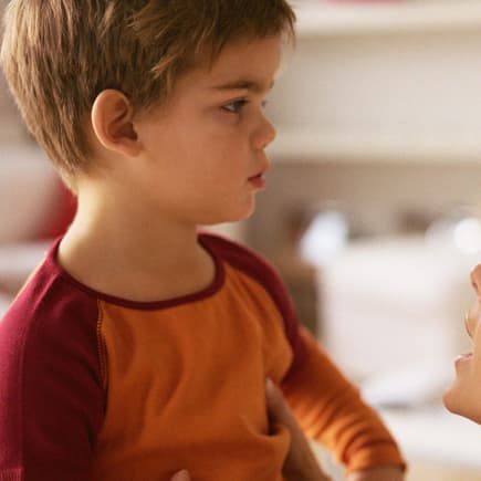 Eine autoritäre Erziehung hindert Kinder daran, sich frei zu entfalten. 