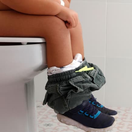 Junge auf Frauenklo.