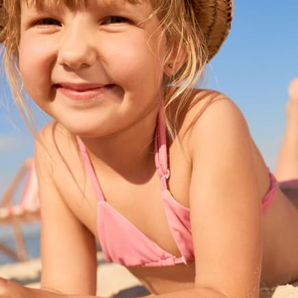 Hitzige Debatte im Internet: Sind Bikinis für Kinder unangemessen?