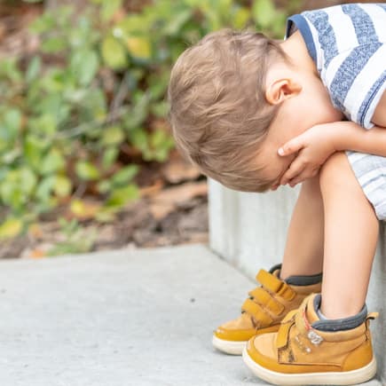 Will dein Kind plötzlich nicht mehr in den Kindergarten, solltest du dich an die Erzieher wenden.