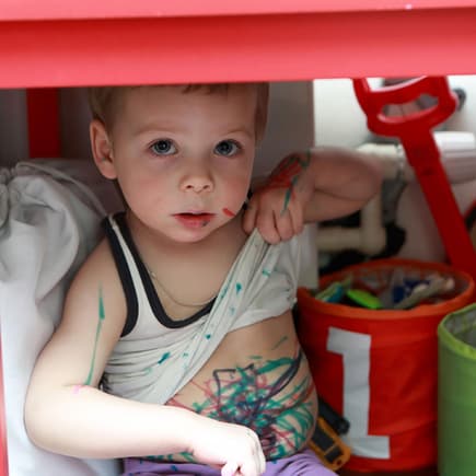 Im Chaos der Kindergärten gehen "stille" Kinder unter: Für die Kleinen, die sich nicht so nach vorn drängen, ist in Kitas kaum Zeit vorhanden.