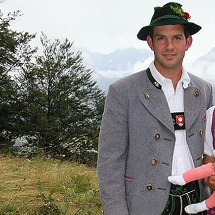 Magdalena Neuner mit ihrem Ehemann Josef Holzer und der gemeinsamen Tochter Verena Anna.