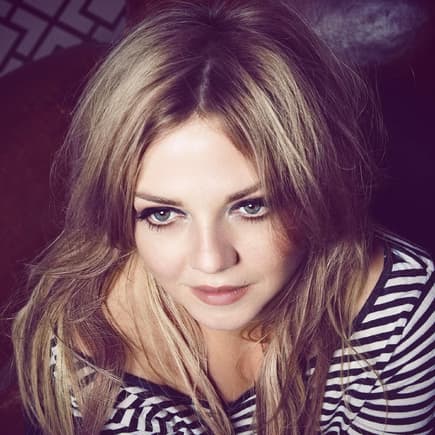 Den Künstlernamen leitete Annett (geborene Päge) von dem Namen ihrer Oma ab: Aus Louise wurde "Louisan". 