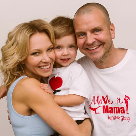 Birte Glang mit Sohn Cooper und Ehemann André.