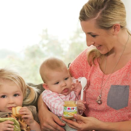 Die ehemalige Eisschnellläuferin Anni Friesinger-Postma ist Testimonial der Marke Hipp.