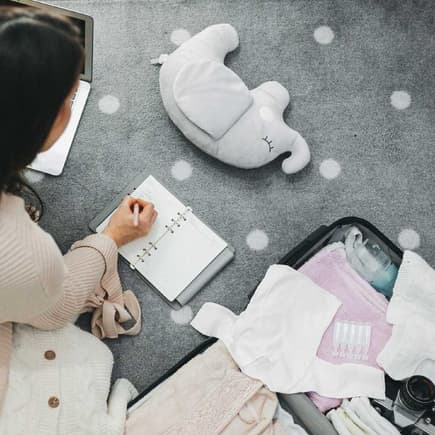 "Was kommt in die Kliniktasche?" fragen sich die meisten werdenden Mamas schon früh. 