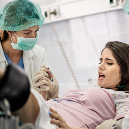 Es gibt tatsächlich Frauen, die eine Geburt nicht schmerzhaft, sondern nur anstrengend empfinden.