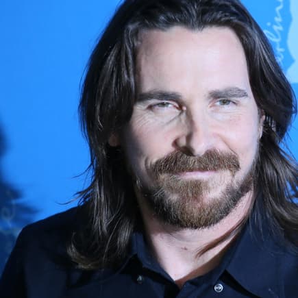 Christian Bale ist ein Frauenheld.